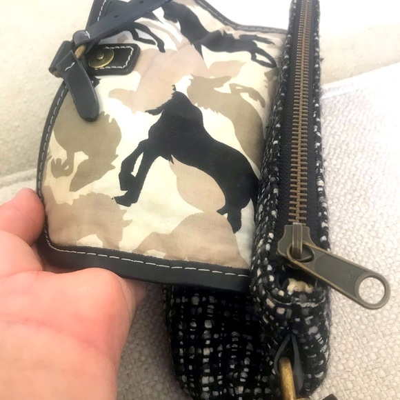 GAP wristlet handbag, great for young people! - Picture 8 of 8